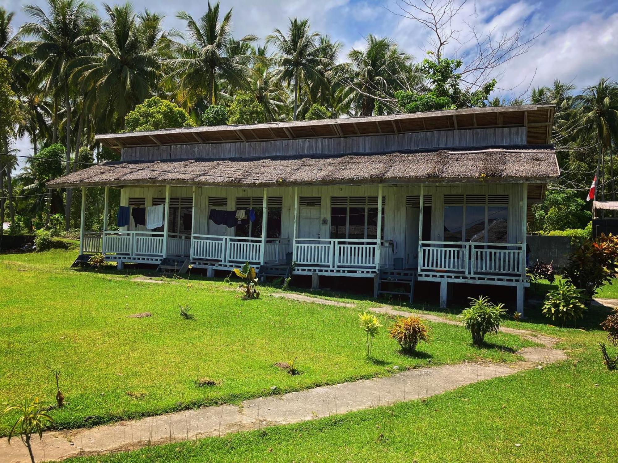 Pristine Paradise Dive Resort - Togean Islands, Una Una Pulau Unauna Zewnętrze zdjęcie